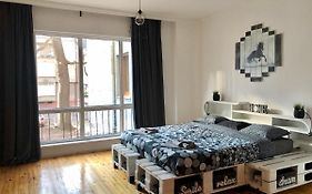 Spacious Modern Vintage Flat In The Heart Of Sofia